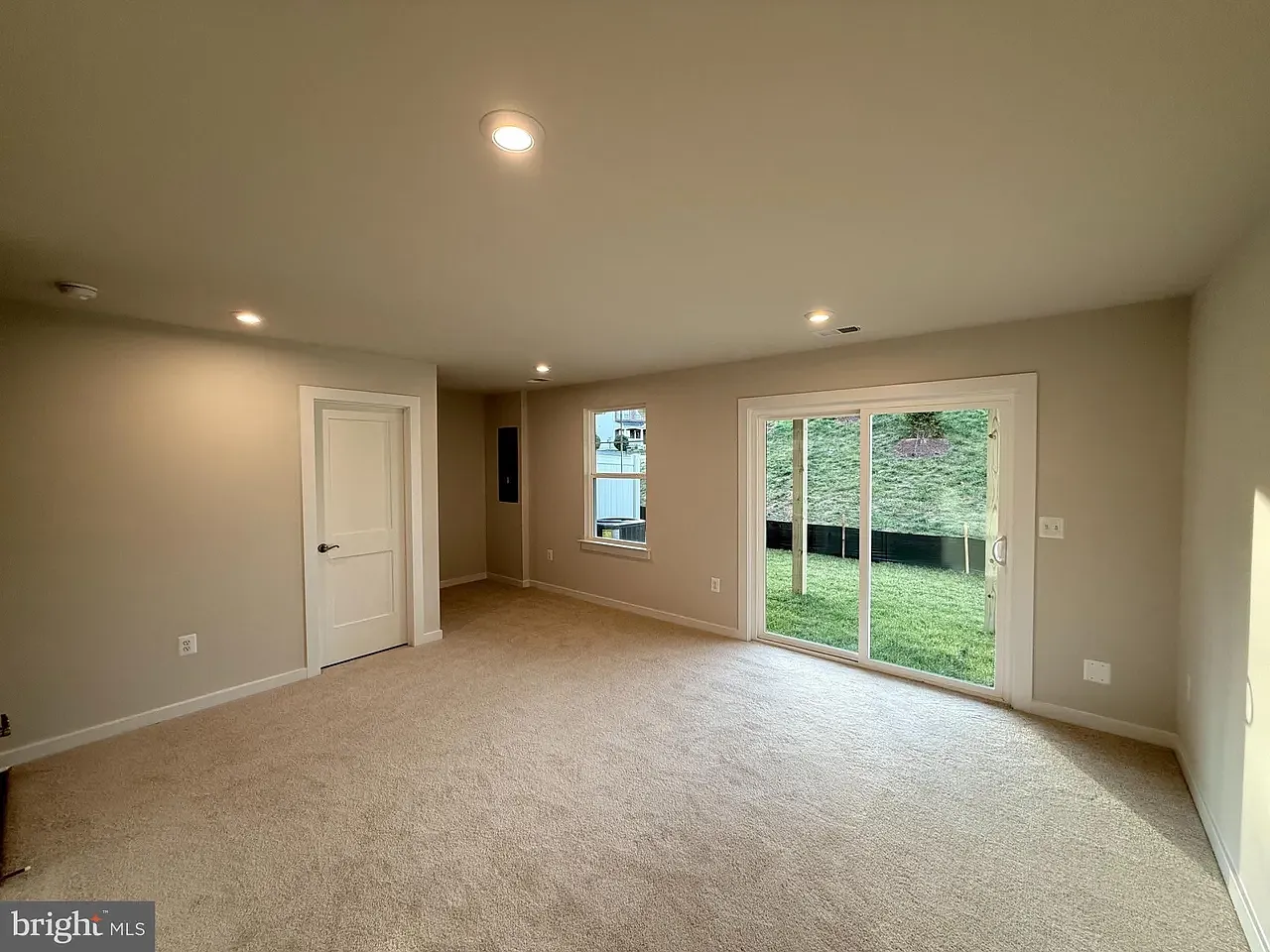 3 bed, 3.5 bath, 2252 sqft, $3,500 — Photo 3