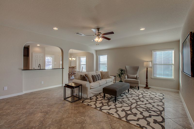 1st image of 407 Parkside Dr