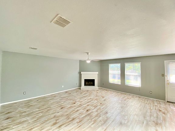 4th image of 1613 Hickory Creek Ln