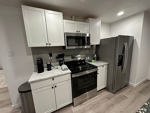 4th image of 19133 18th Ave W #B