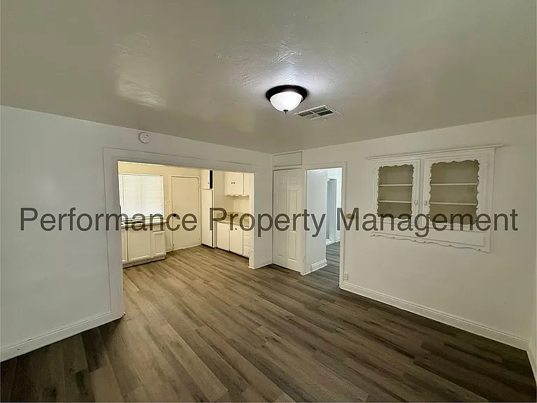 3703 Eucalyptus Dr — Photo 4