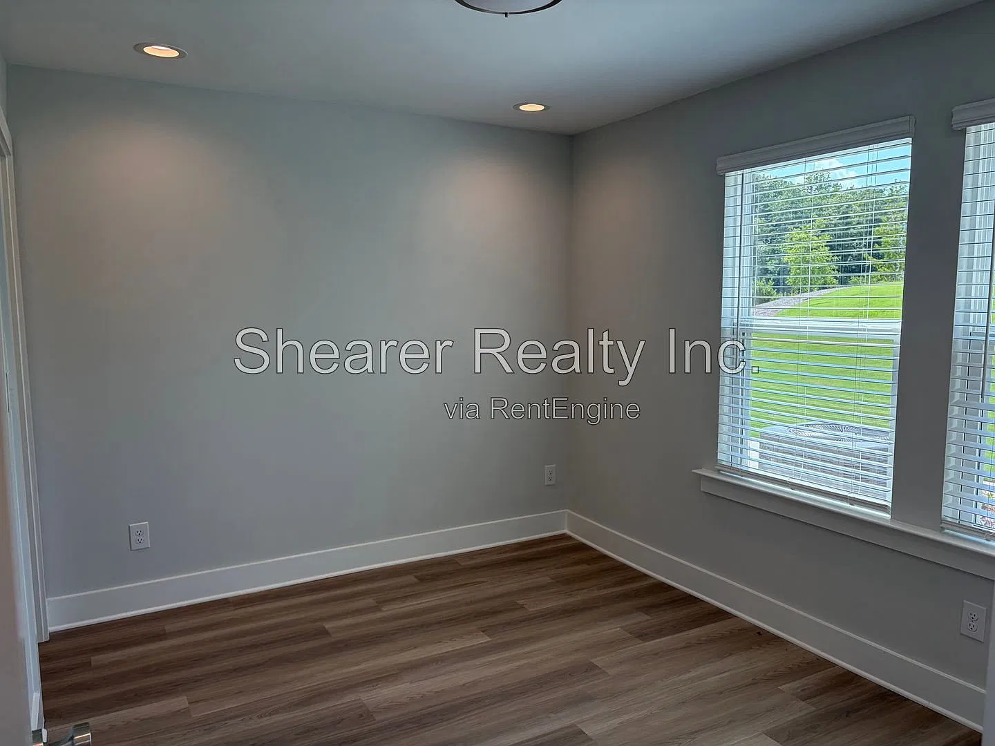 3 bed, 3.5 bath, 1576 sqft, $2,500 — Photo 4