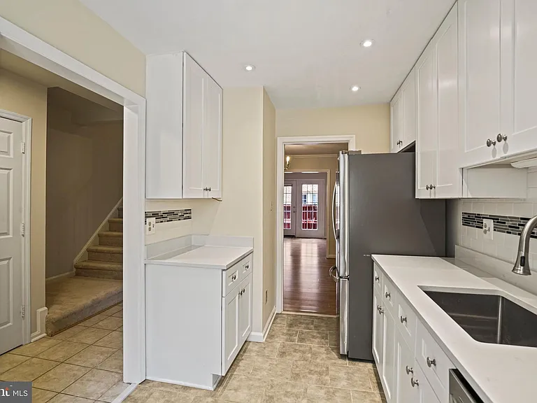 1141 N Vernon St — Photo 9