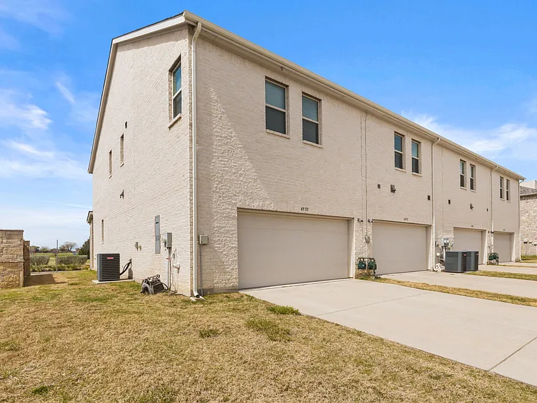 4937 Barcelona Ave — Photo 28