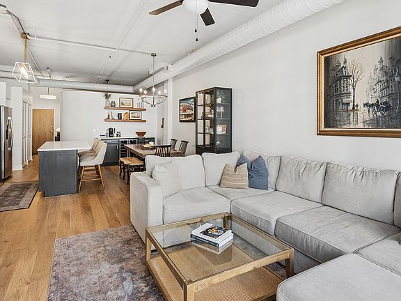 5th image of 1000 W Adams St APT 505