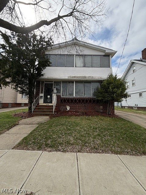 2nd image of 16206 Grovewood Ave
