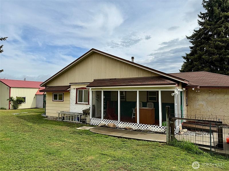 3rd image of 58110 View Place NE