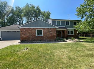 2080 Hiller Rd, West Bloomfield, MI 48324