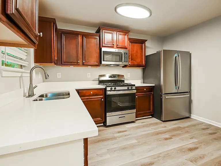 414 Hidden Creek Ct — Photo 8