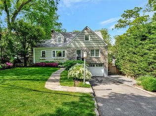 8 Winslow Pl, Larchmont, NY 10538
