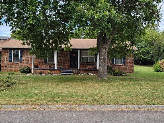 Quiet Interior Street in Martel Estates East. Close to West Knoxville, Oak Ridge and Maryville.