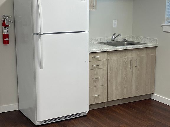 5th image of 46 E Washington Dr #9B