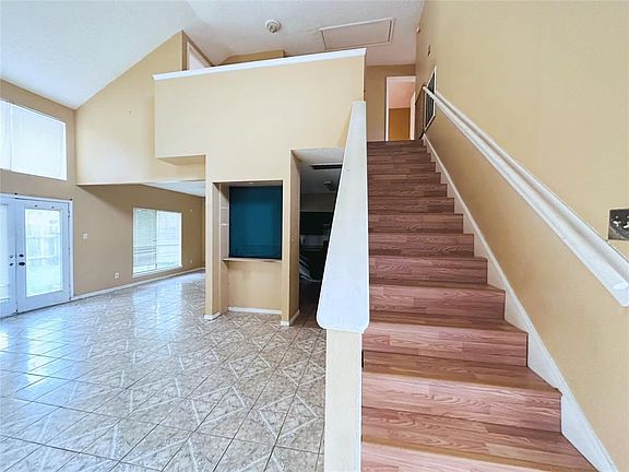 3rd image of 1915 Longmont Cir