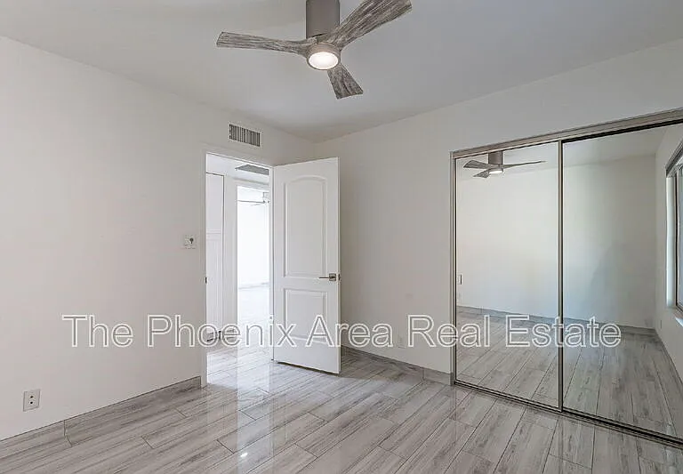 9128 E Gelding Dr — Photo 17