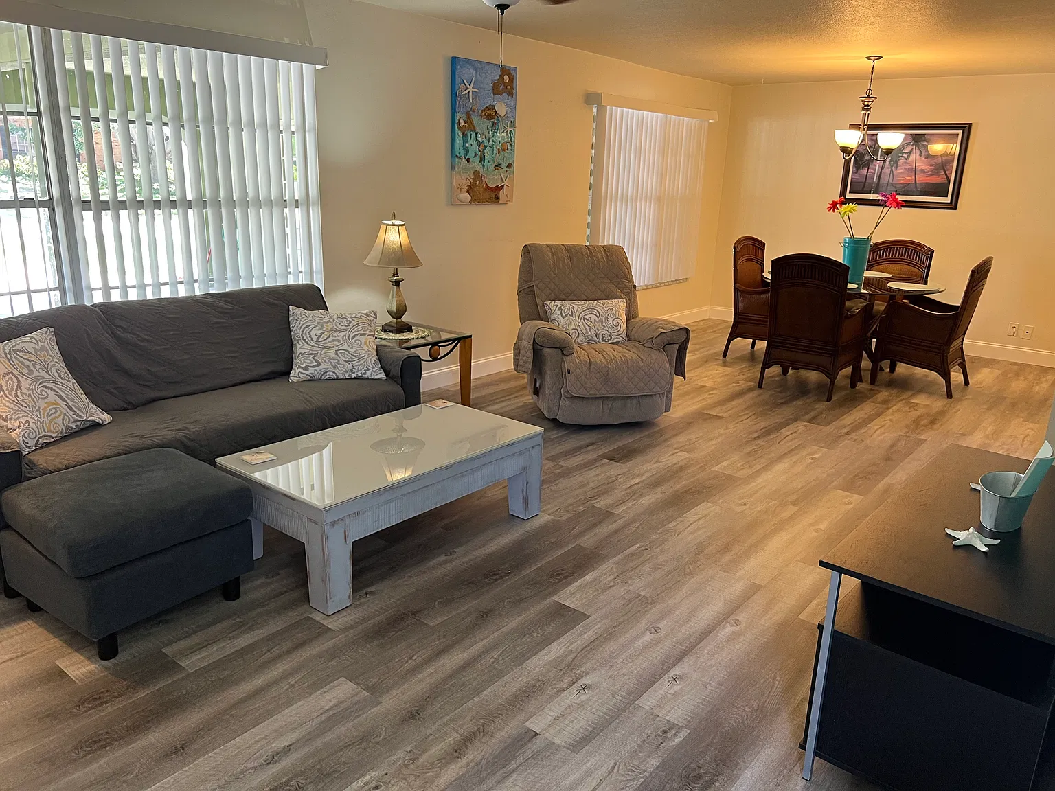 1406 N Saturn Ave — Photo 3