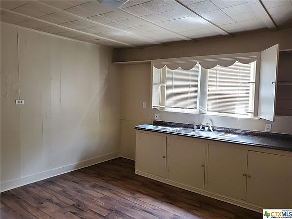 4th image of 419 Braden St