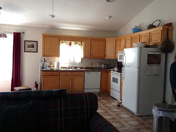 5th image of 1062 Riverview Ave