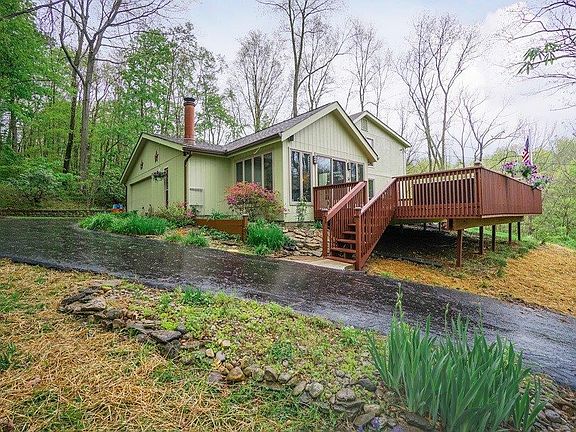 2nd image of 1113 Crooked Creek Ln