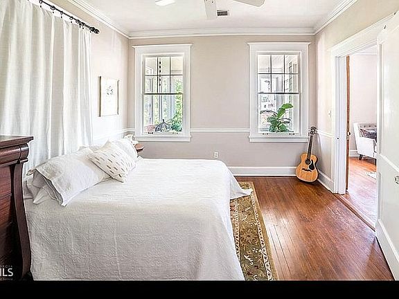Master Bedroom 2/2