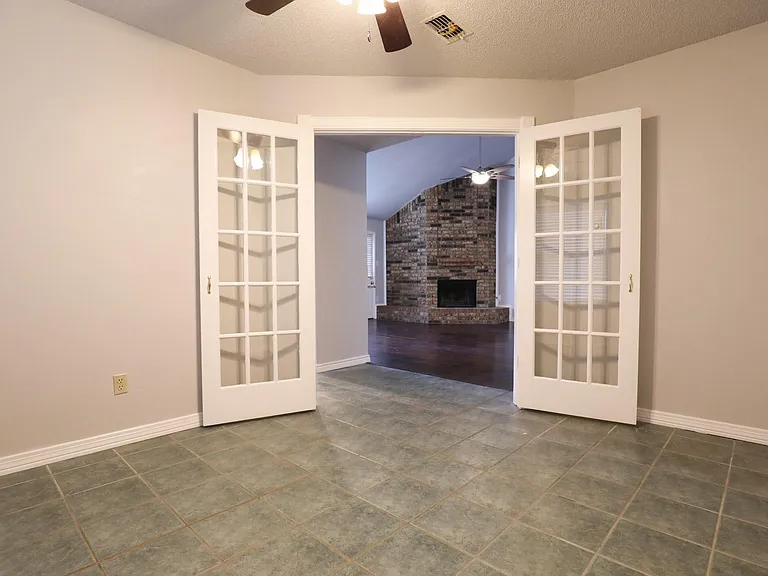 1816 Chatham Dr — Photo 6