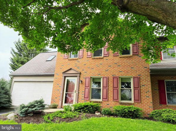 33 Pebble Creek Dr, Lititz, PA 17543