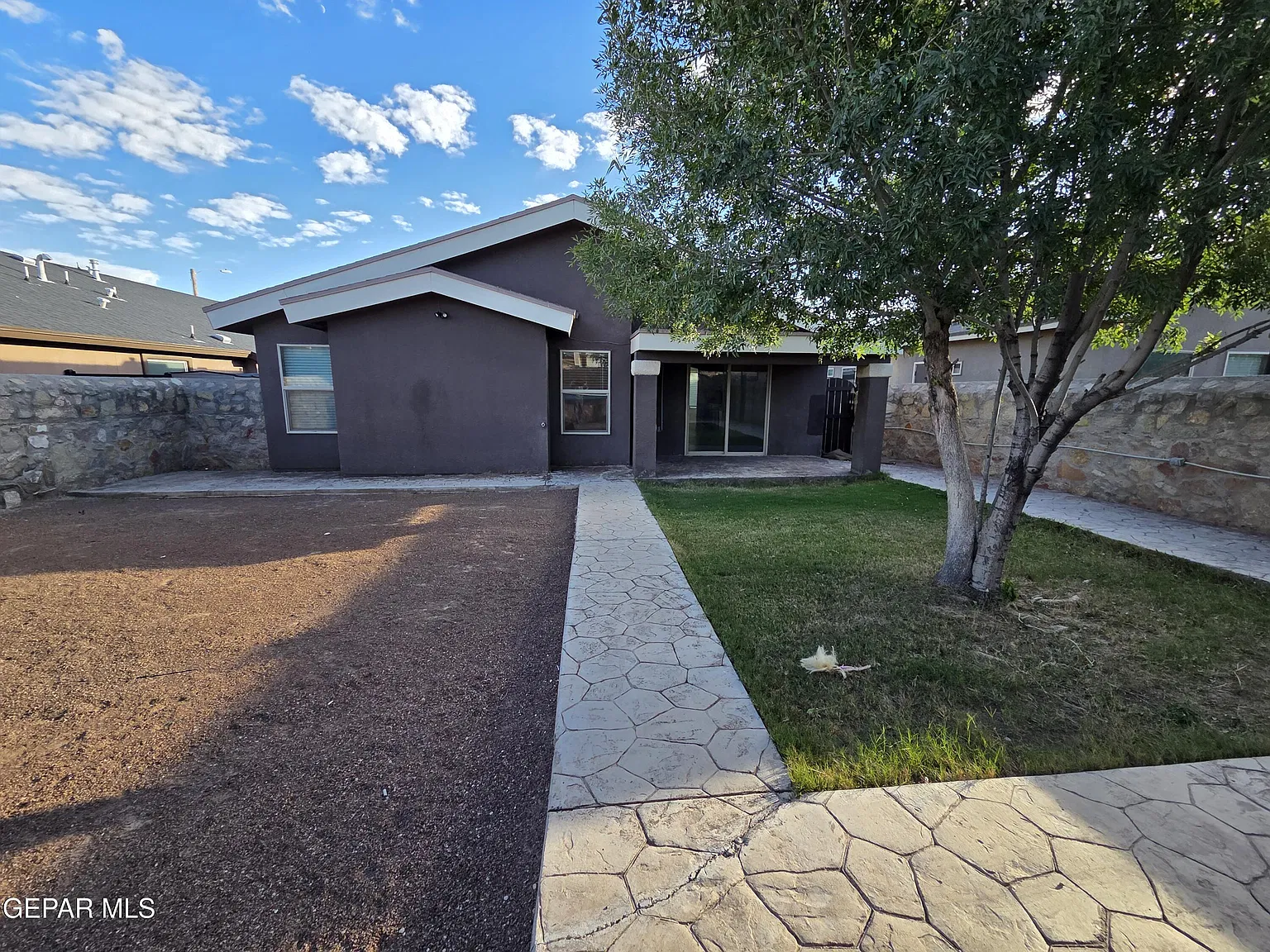 3 bed, 2.0 bath, 1075 sqft, $1,495 — Photo 4