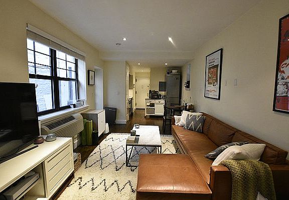 4th image of 306 W 22nd St APT 1C