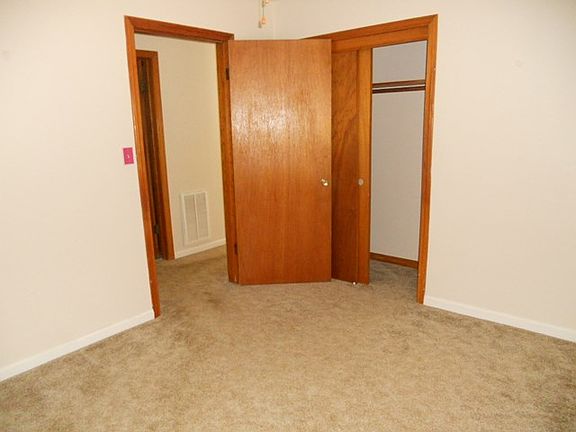 5th image of 102 Greenwood Ln