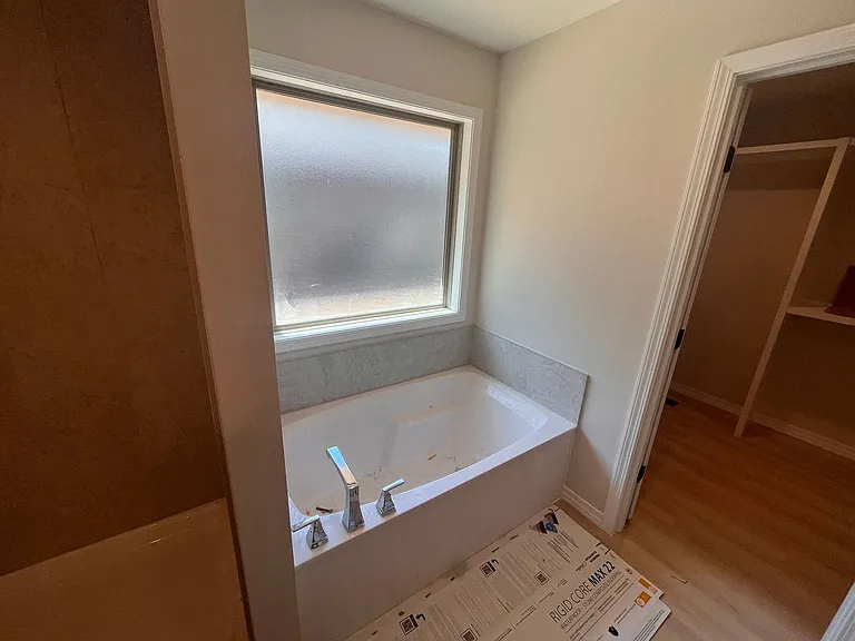664 W Brook Hollow Rd — Photo 13