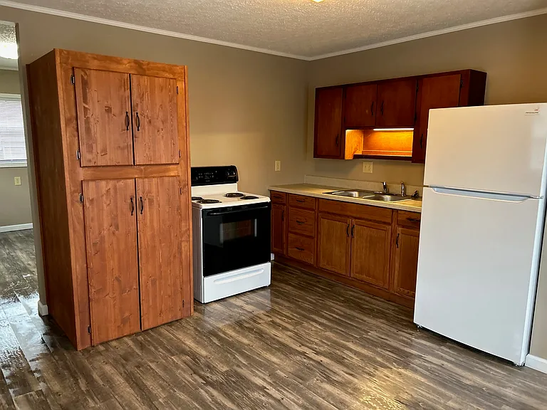 1610 Columbus St SW #A — Photo 2