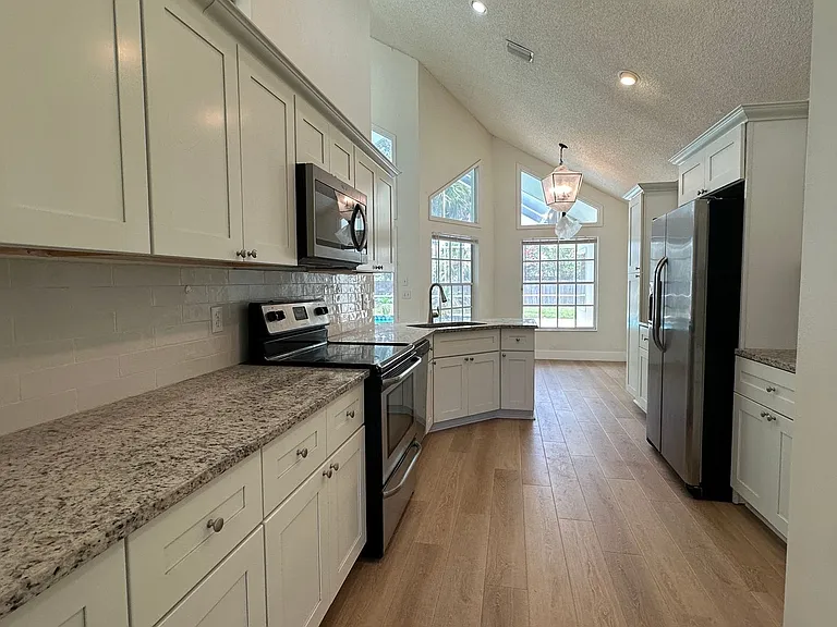 935 Shriver Cir — Photo 7