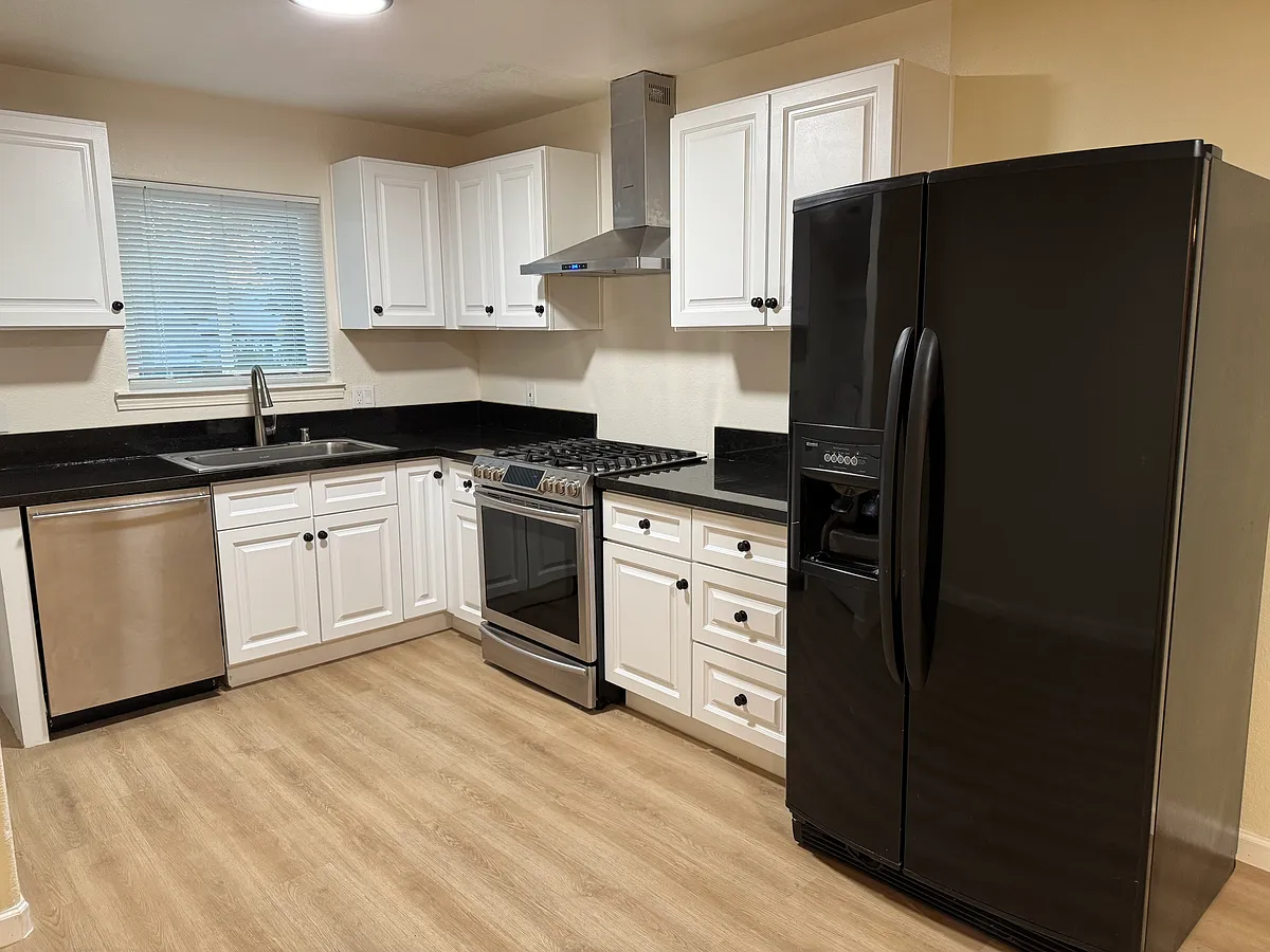 Building Photo - 3520 Y St #2