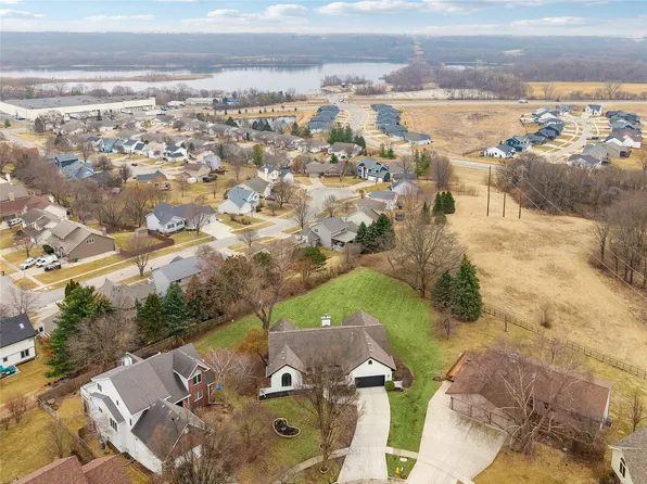 924 S 26th St, West Des Moines, IA 50265