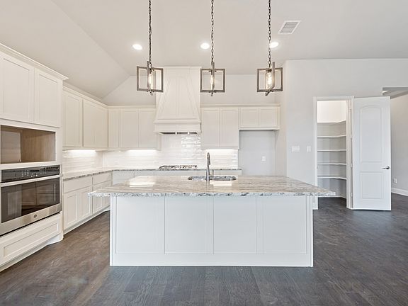 5th image of 2822 Yarmouth St