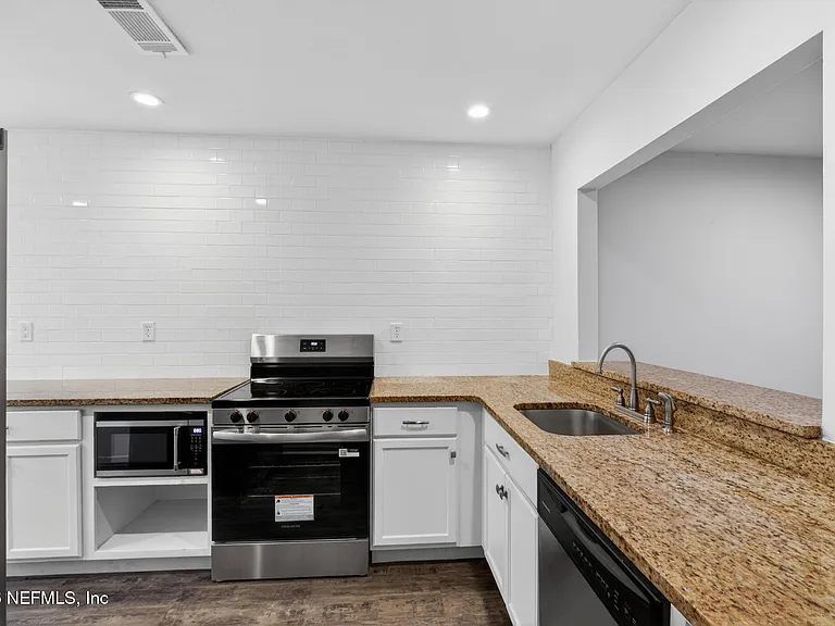 7701 Baymeadows Cir W #1052 — Photo 8