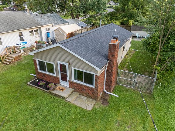 4th image of 1088 Sunrise Park St