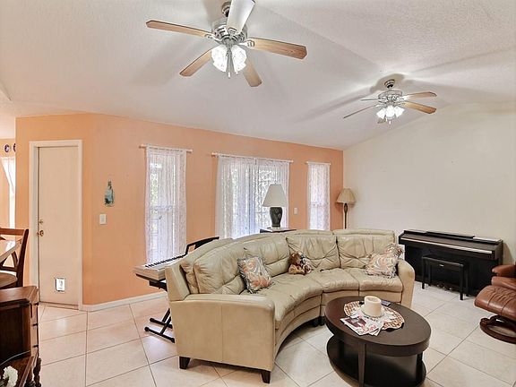 4th image of 965 Majestic Ave