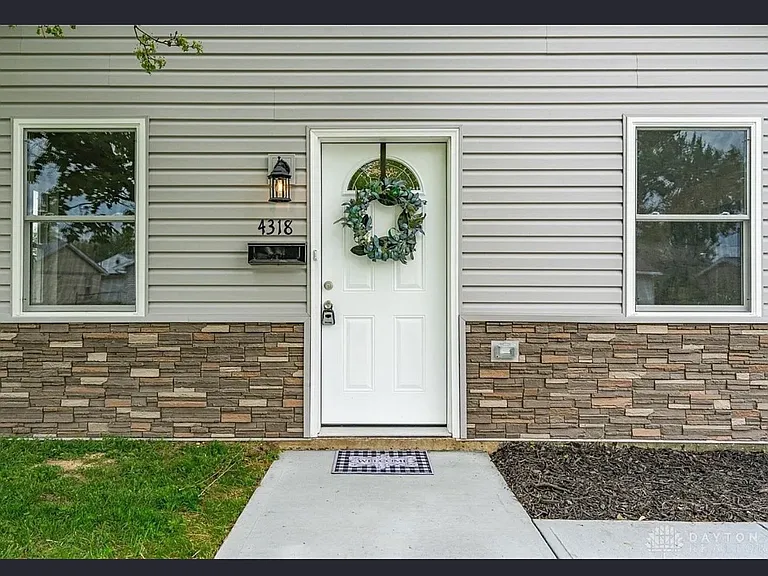4318 Arrowrock Ave — Photo 2