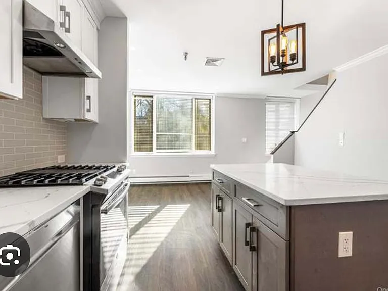 520 Ashford Ave #18 — Photo 5