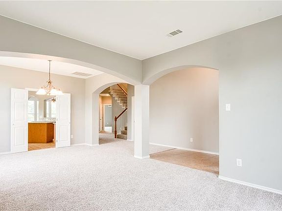 3rd image of 7904 Glenway Dr