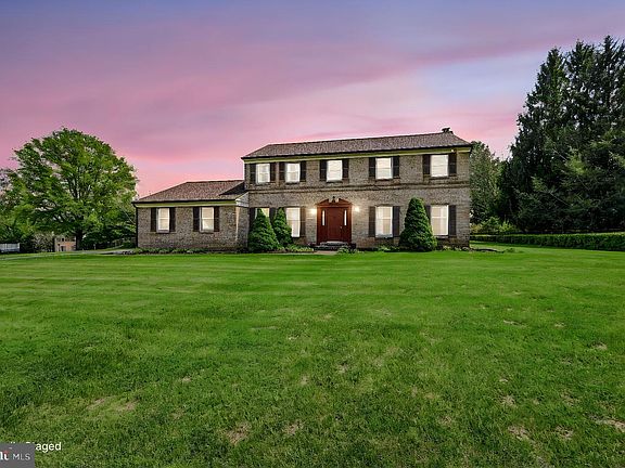 5th image of 29 Pierson Dr