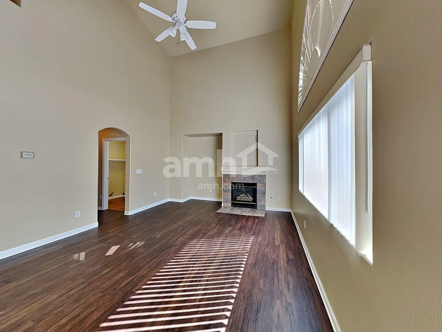 4 bed, 2.5 bath, 1966 sqft, $2,415 — Photo 4