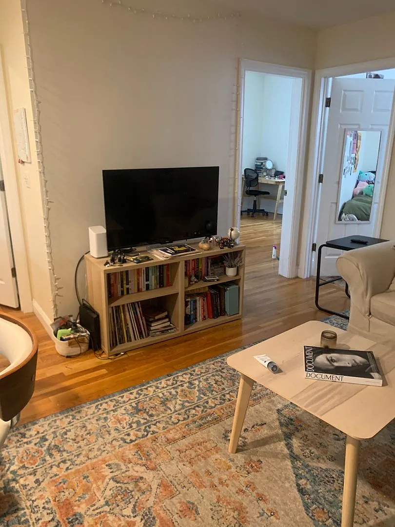 3 Bed Right Across From B.U. ~~ Heat & Hot Water Included — Photo 3