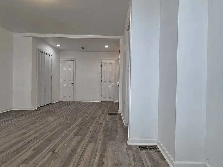 4031 Cambridge St — Photo 10
