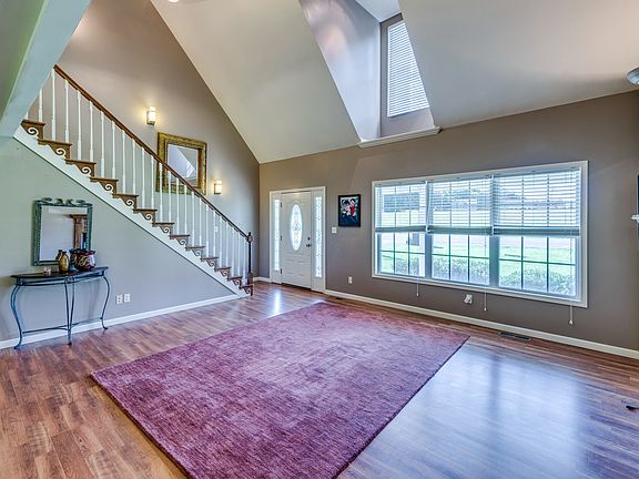 5th image of 302 Kendallwood Dr
