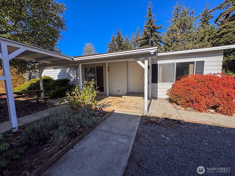 3rd image of 791 W Elliott Court