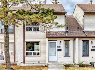 Radcliffe Place, Edmonton, AB T6L 5H2