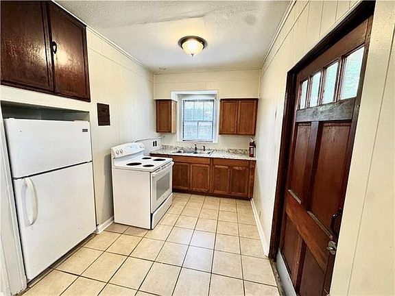 5th image of 3117 Arlington St #B