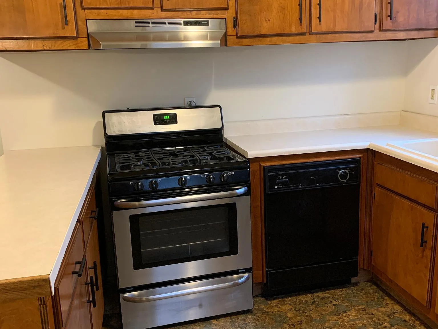 2 bed, 1000 sqft, $1,400 — Photo 3