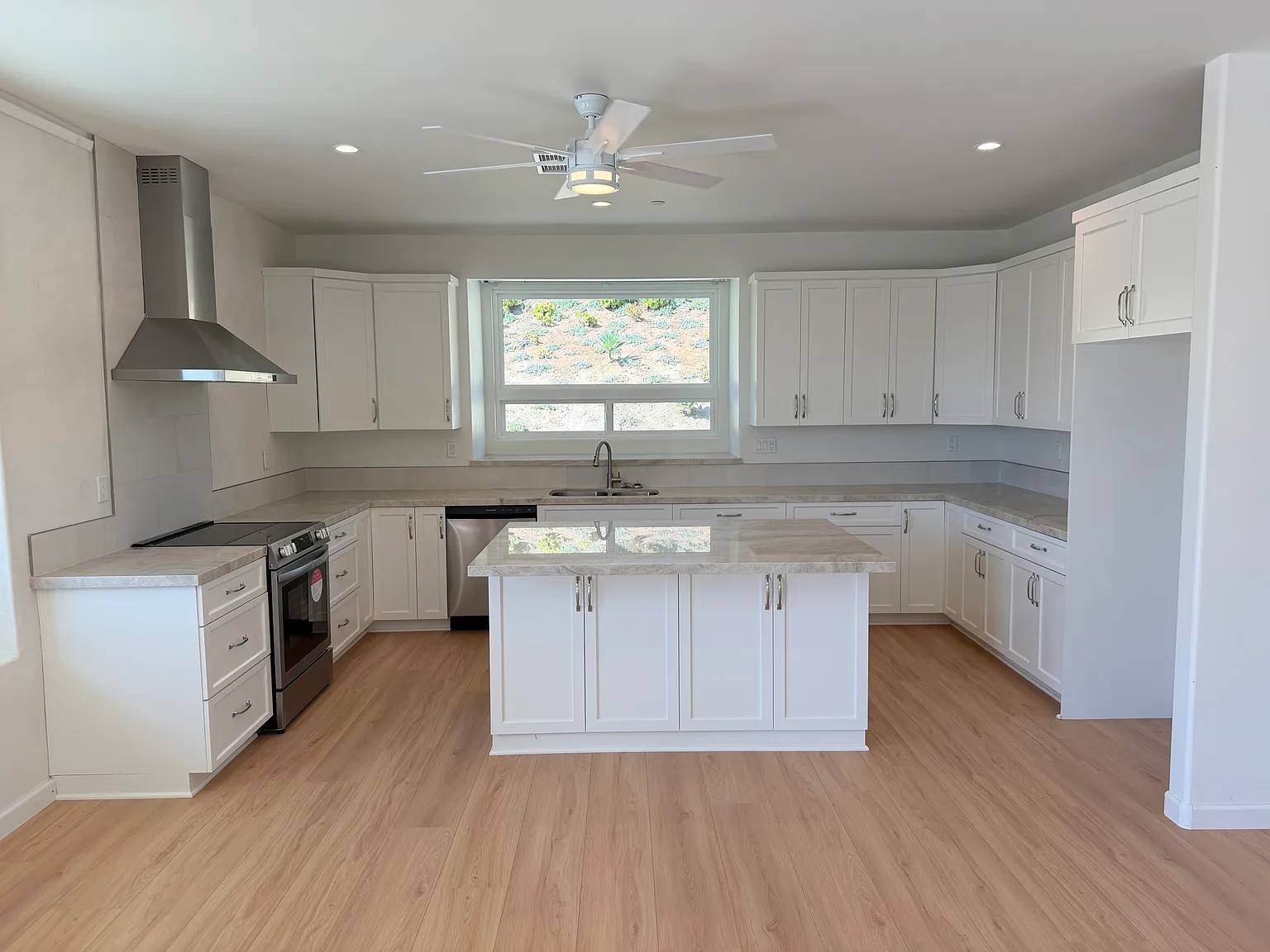 2 bed, 1300 sqft, $3,700 — Photo 3